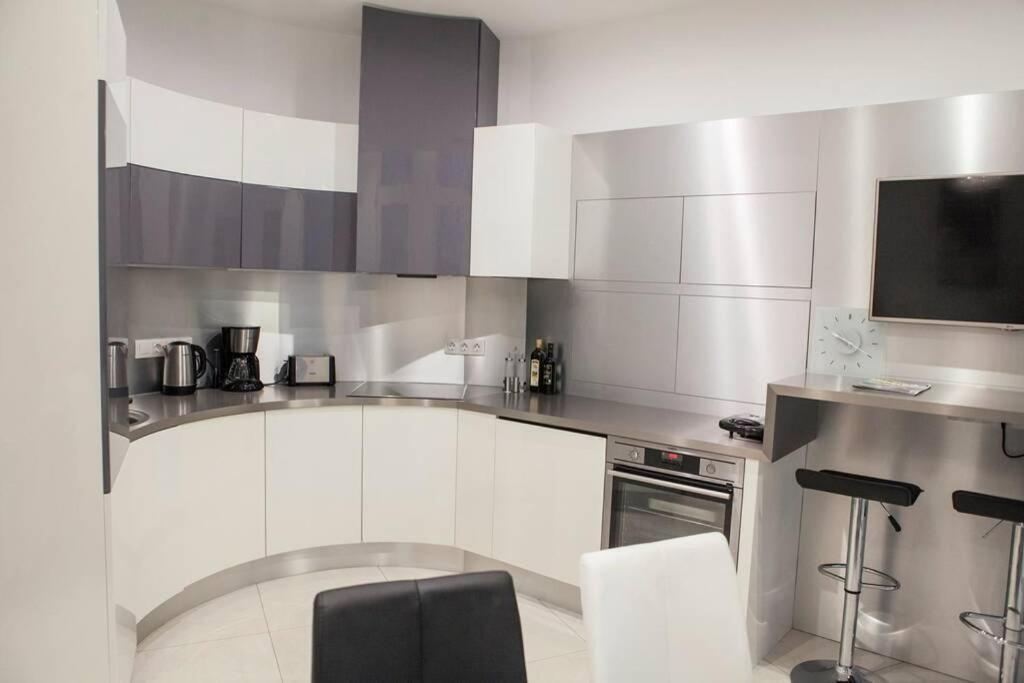 Apartment Downtown Ulloi 3 Boedapest Buitenkant foto