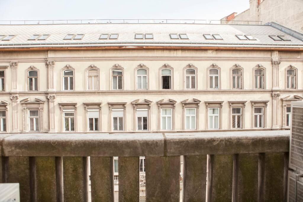 Apartment Downtown Ulloi 3 Boedapest Buitenkant foto